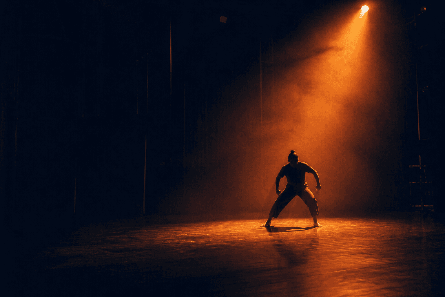 Actor entrenando en un estudio teatral